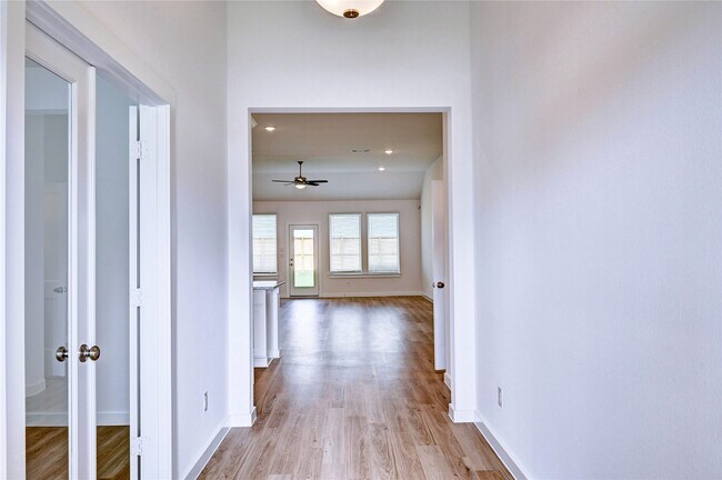 Building Photo - 8403 Oceanmist Cv Dr