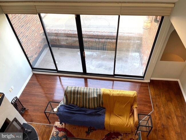 Building Photo - 28 Main St