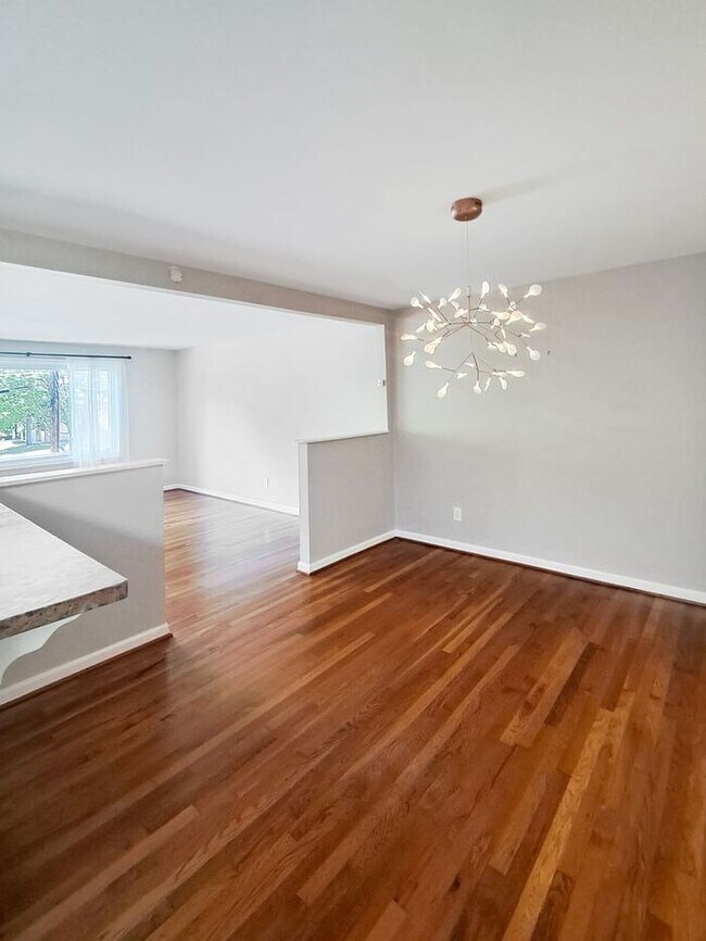 Building Photo - Coming Soon! Attractive Mid Century Modern...