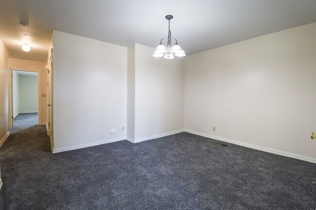 Building Photo - Updated Move In Ready 3-Bedroom Home, Grea...