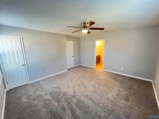 Building Photo - 105 Bellhurst Cir