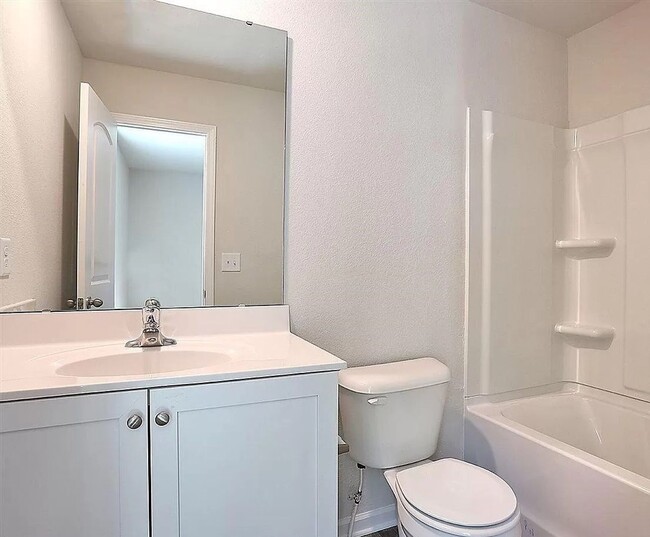 Building Photo - Newer Townhome for Lease – 2 Primary Suites + Open Layout