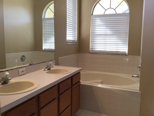 Building Photo - 2238 Holly Ridge Dr