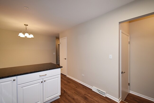 Building Photo - 1191 Meadow Ln