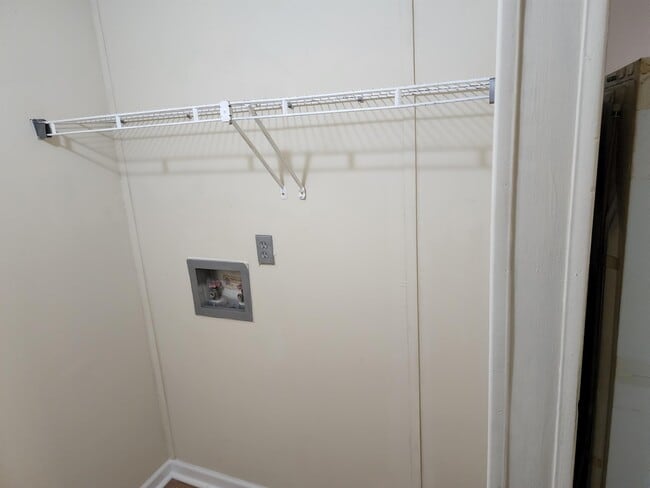 Building Photo - 68 Green Meadows Dr