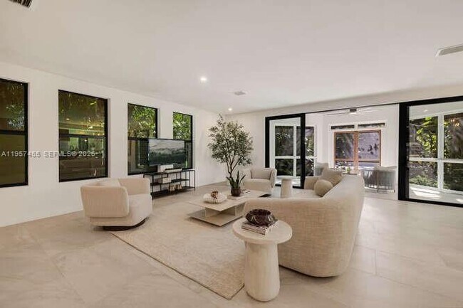 Building Photo - 2330 Overbrook St