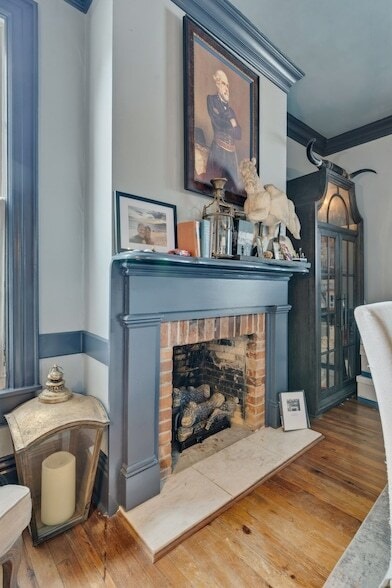 Building Photo - 117 7th Ave N