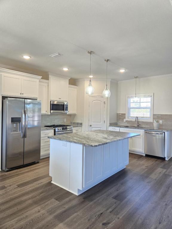 Building Photo - 111 Amelia Cir