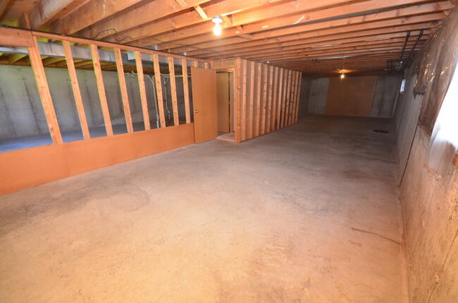 Building Photo - 1239 Wood Creek Bend