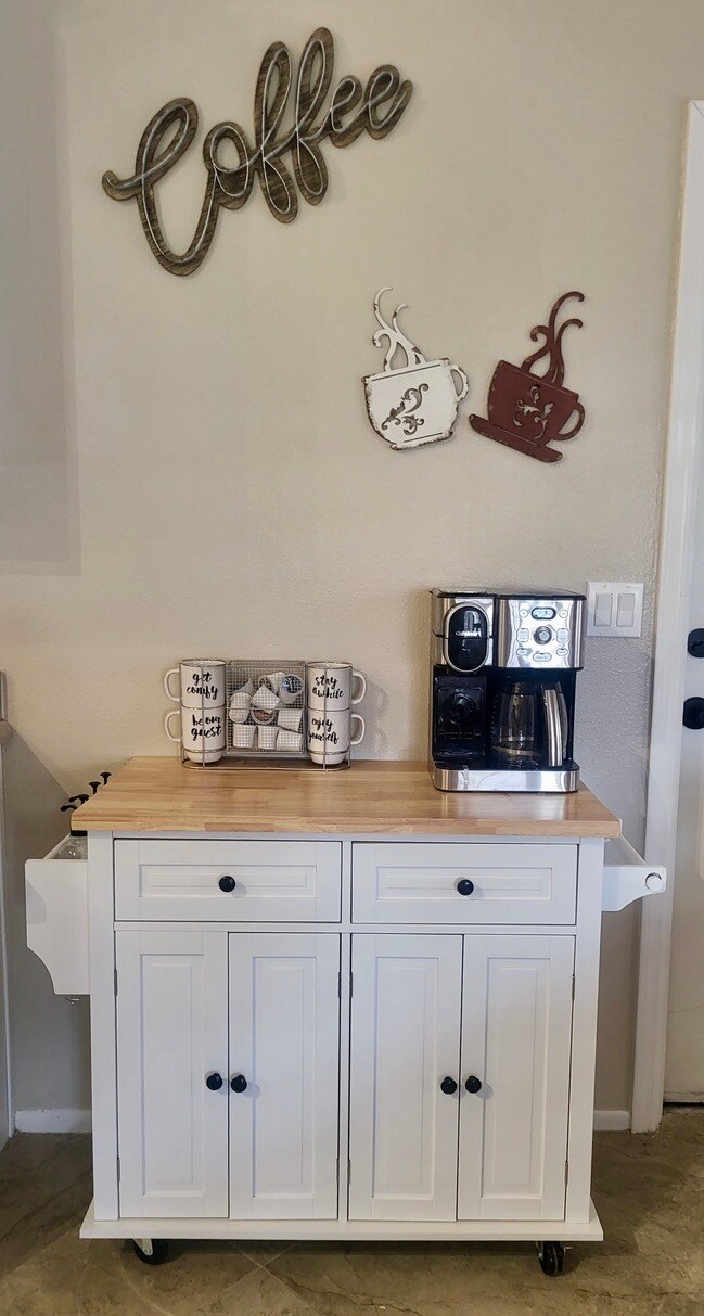 Building Photo - 6609 W Sierra St