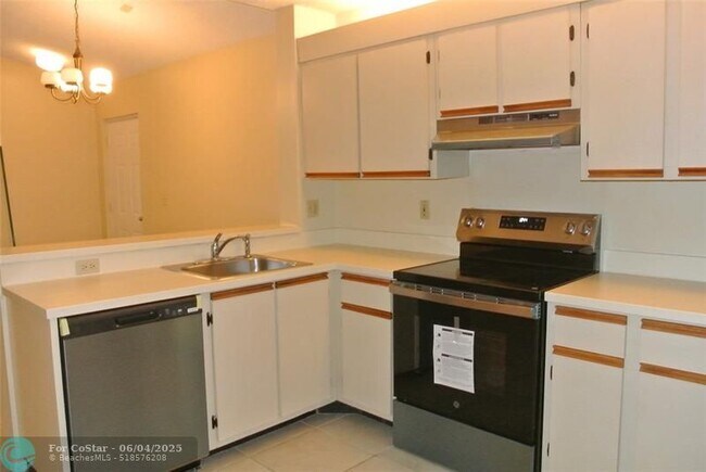 Building Photo - 5801 Riverside Dr