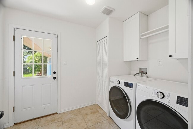 Building Photo - 6131 Yarwell Dr