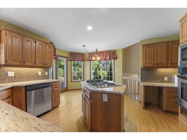 Building Photo - 3-Bedroom Home with Granite Kitchen, Family Room & Private Deck