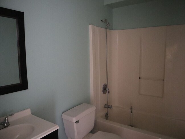 Building Photo - Move in condition 3 Bedrooms 2 Bath Carole Arcaro 386-216-4900 Deltona Lakes Realty