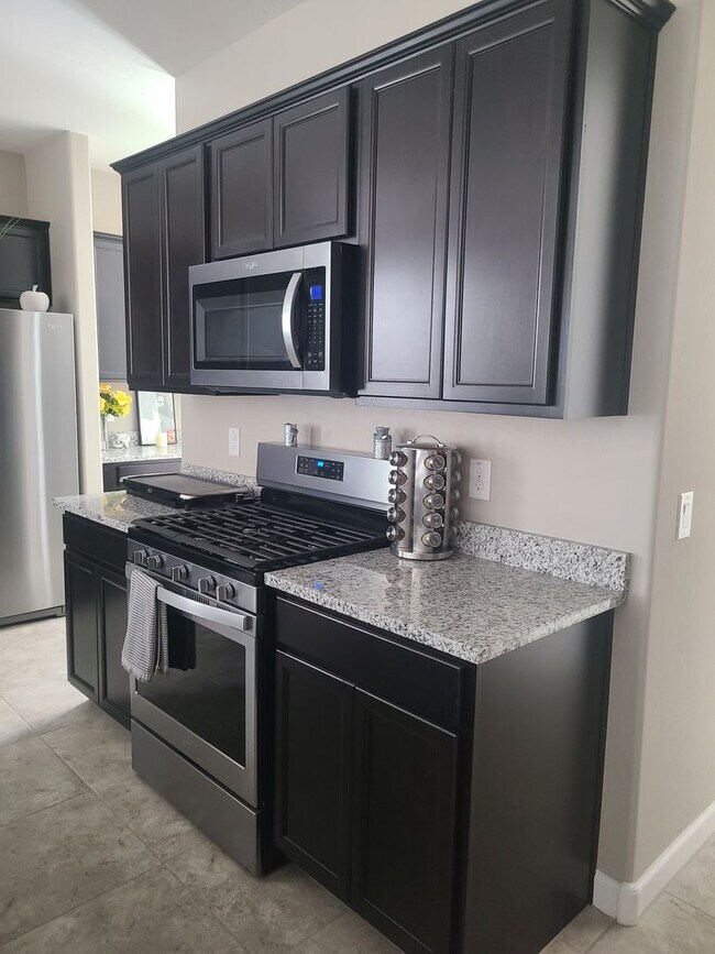 Building Photo - 4 Bedroom, 3 Bathroom Luxury Home in Torte...