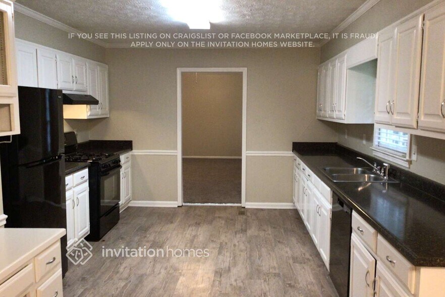Building Photo - 1501 Sundale Dr