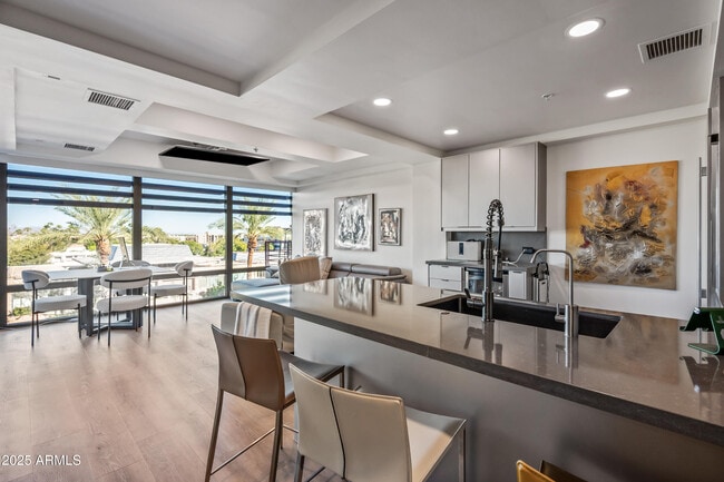 Building Photo - 7167 E Rancho Vista Dr