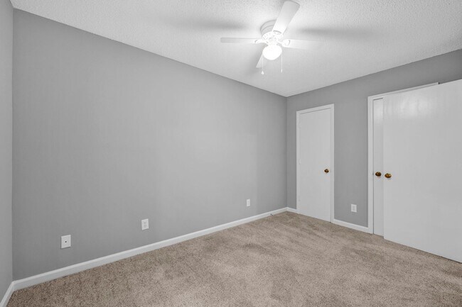 Building Photo - 2632 White Oak Ln