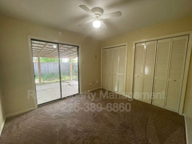 Building Photo - 9147 Fox Run Ave