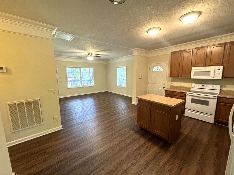 Building Photo - 223 Derby St