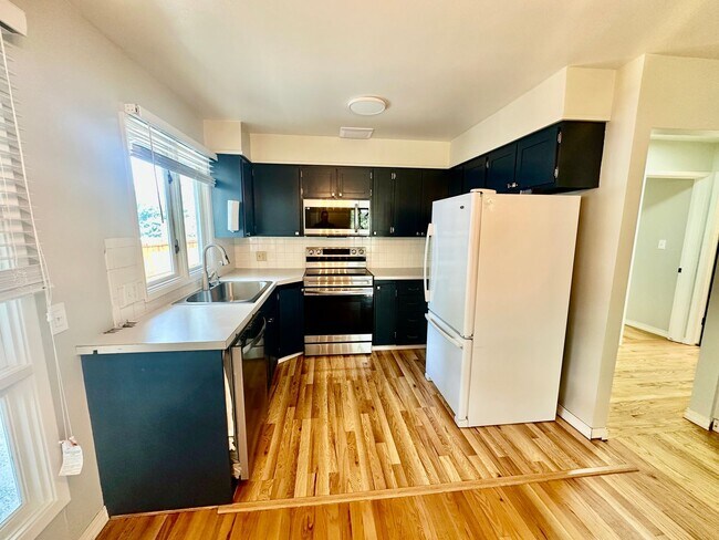 Building Photo - New on the Market!