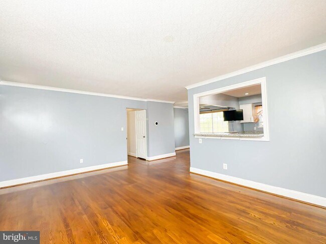 Building Photo - 3217 St Lukes Ln