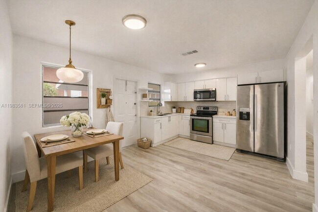 Building Photo - 1781 SW 13th St