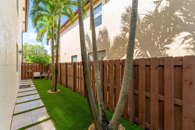 Building Photo - 9805 NW 89th Terrace