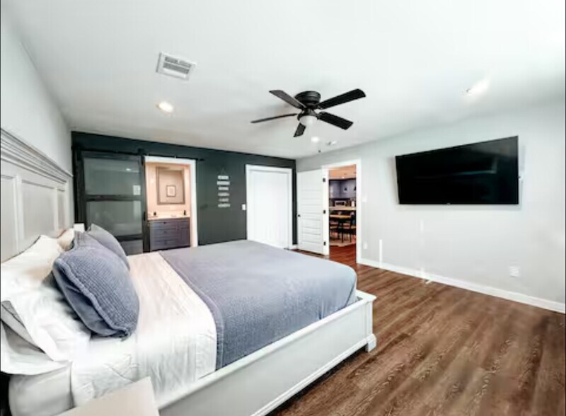 Building Photo - 1049 Meckel Dr