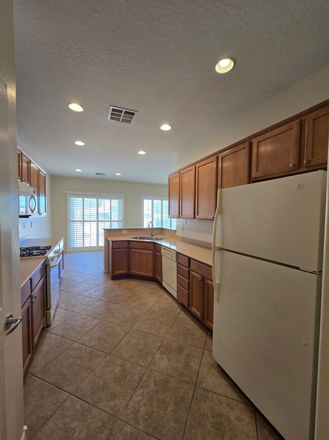 Building Photo - A Fabulous 3 Bedroom Home in Sun City Aliante 55+ Community