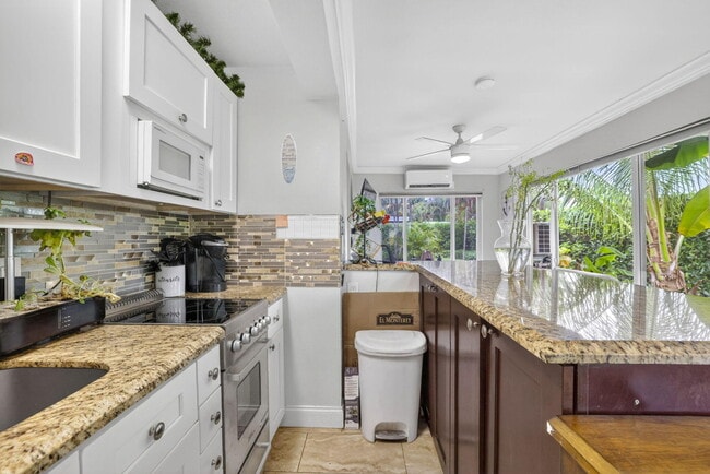 Building Photo - 3207 Marine Dr