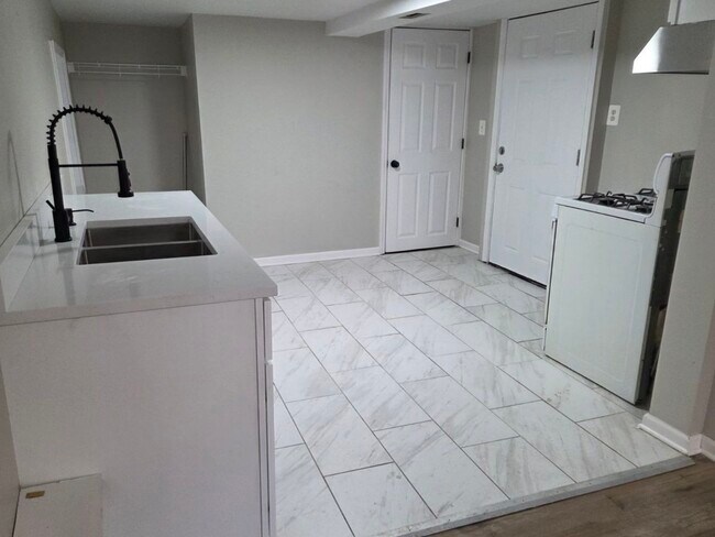 Building Photo - 2847 W 25th Pl