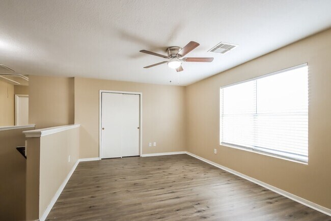 Building Photo - 1127 Laurel Chase Tr