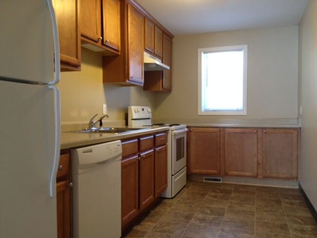 Building Photo - ENTIRE HOUSE: Cozy 2-Bedroom Home in Beaut...