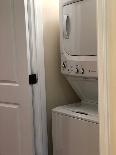 Building Photo - 524-532 Maple Ave