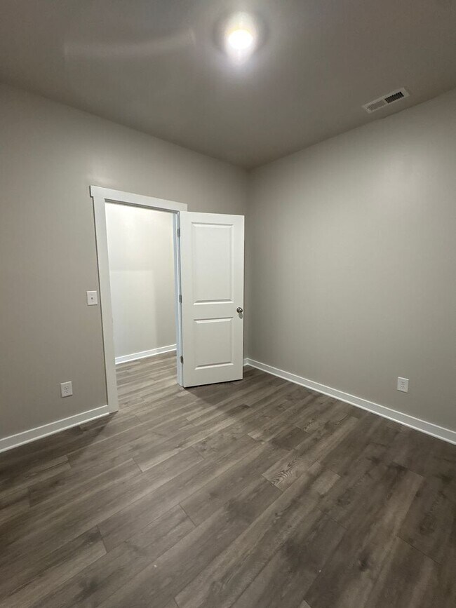 Building Photo - Beautiful 3 Bed 2 Bath Home in Shelbyville