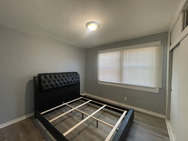 Building Photo - Quartz Hill 3 Bedroom 2 Bathroom