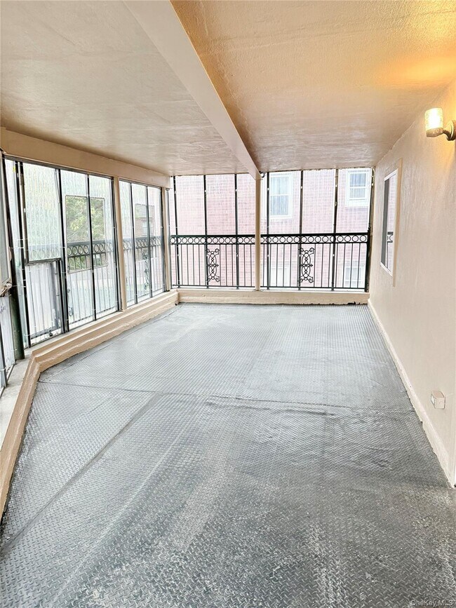 Building Photo - 89-08 S Conduit Ave