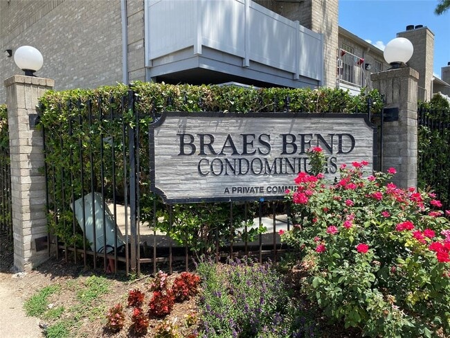 Building Photo - 10889 Braes Bend Dr
