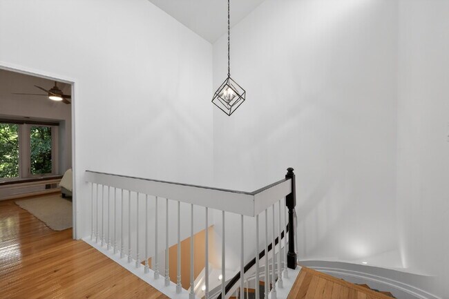 Building Photo - Elegant & Spacious Contemporary Townhome in Serene Potomac Enclave