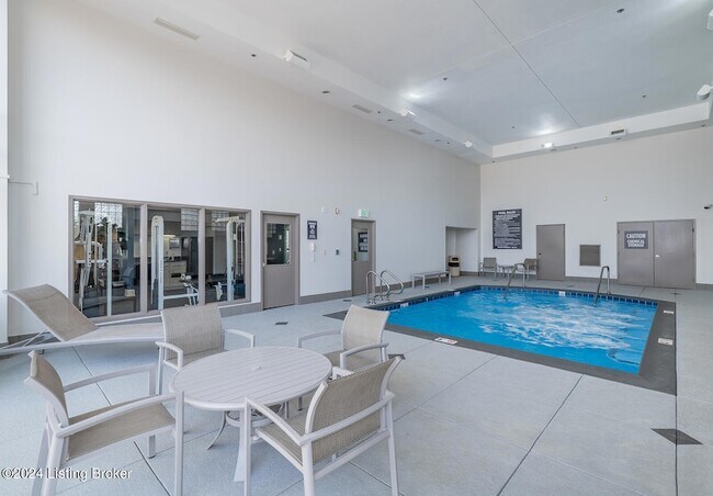 Building Photo - 1 Riverpointe Plaza