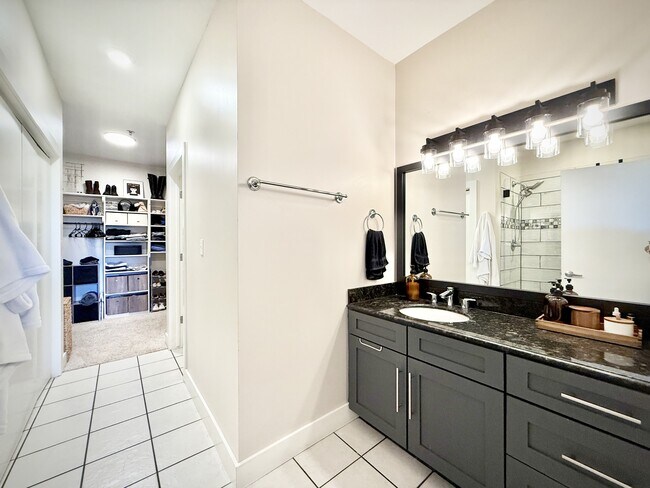 Building Photo - 444 N Central Ave