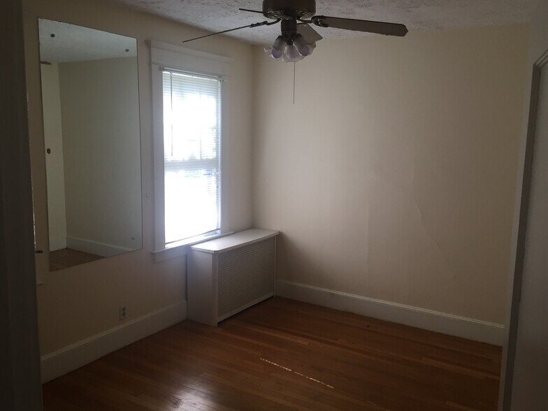 Building Photo - 162 Elm St