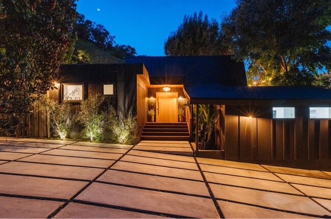 Building Photo - 4173 Sunswept Dr