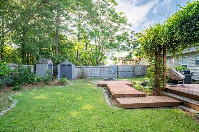 Building Photo - FURNISHED RENTAL FOR 3-12 MONTHS AVAILABLE END OF APRIL 2026