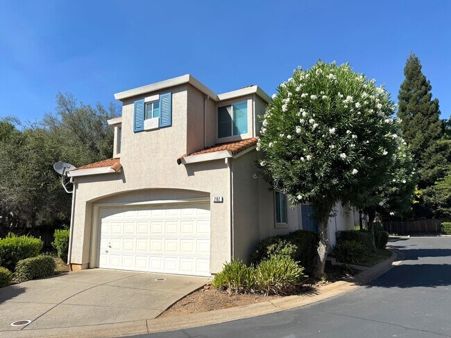 Building Photo - 3 Bed 2.5 Ba 2 Story 2 Car Garage in Folsom!