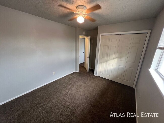 Building Photo - 1017 Delaware Dr