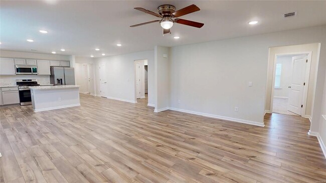 Building Photo - 172 Laila Wy