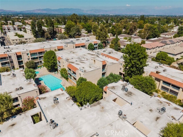 Building Photo - 18307 Burbank Blvd