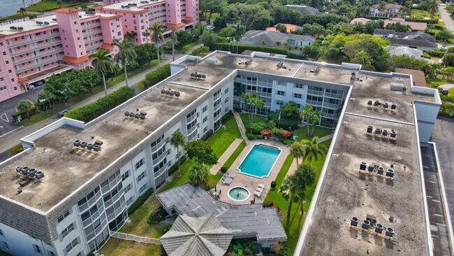 Building Photo - 200 W Camino Real
